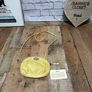 Fossil Crossbody Bag genuine leather
Light Yellow color front lock detail